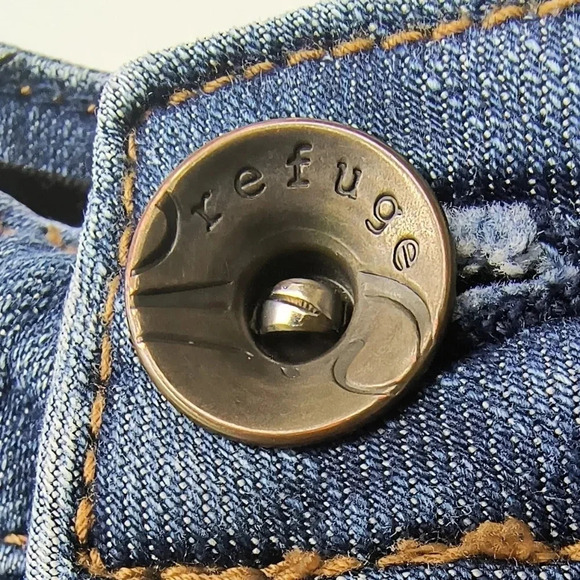 Refuge Women's Juniors Low Rise Cut Off Bermuda Stretchy Jean Shorts, 13R - Picture 5 of 11